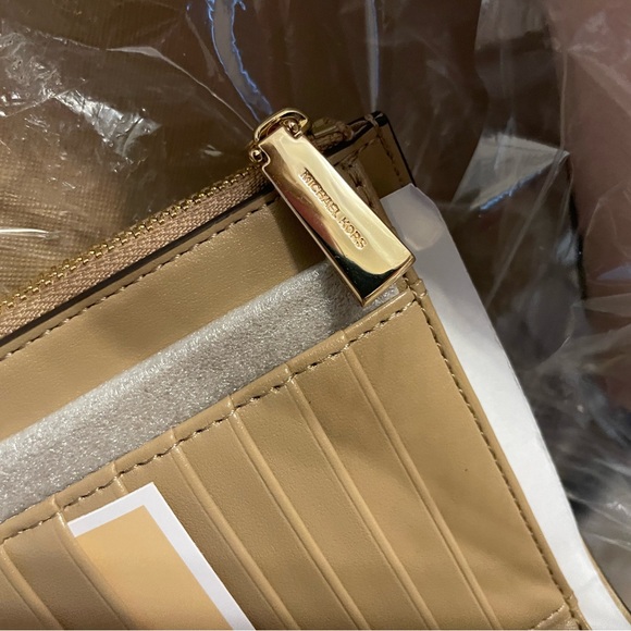 Michael Kors Jet Set Wristlet Phone wallet camel tan NWTs double zip card slots - Picture 6 of 7